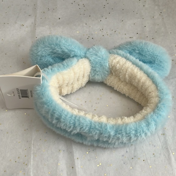 New Soft & Fluffy Headband With Bow Holds Ponytail - Blue - Picture 2 of 4